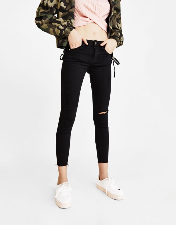 Low waist ripped jeans - Image 5